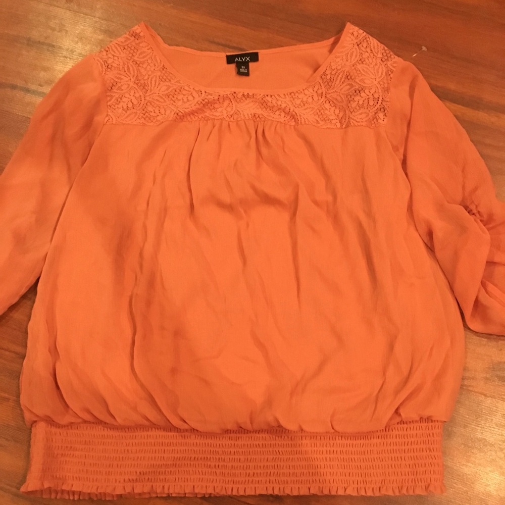 Alyx top